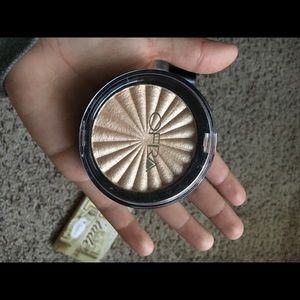 OFRA Highlighter